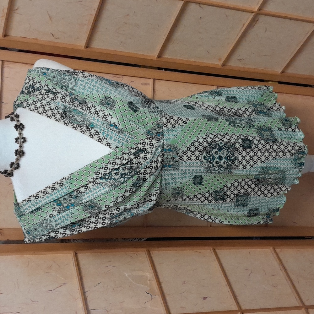 Style and Co green flowery tank size M